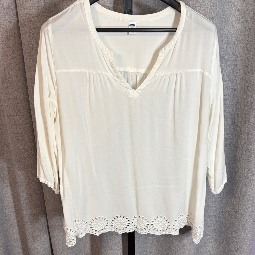 Old Navy Women’s off-white Blouse Size XL